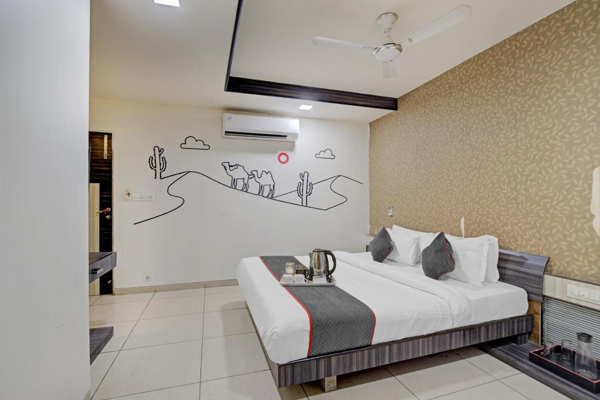 Hotel O The Kia Residency Hotel And Banquet Amhedabad Dış mekan fotoğraf