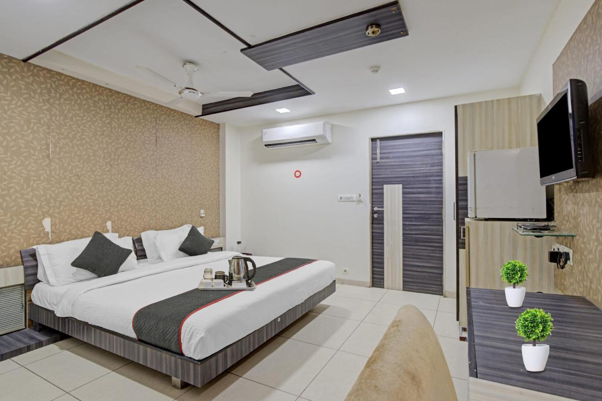 Hotel O The Kia Residency Hotel And Banquet Amhedabad Dış mekan fotoğraf