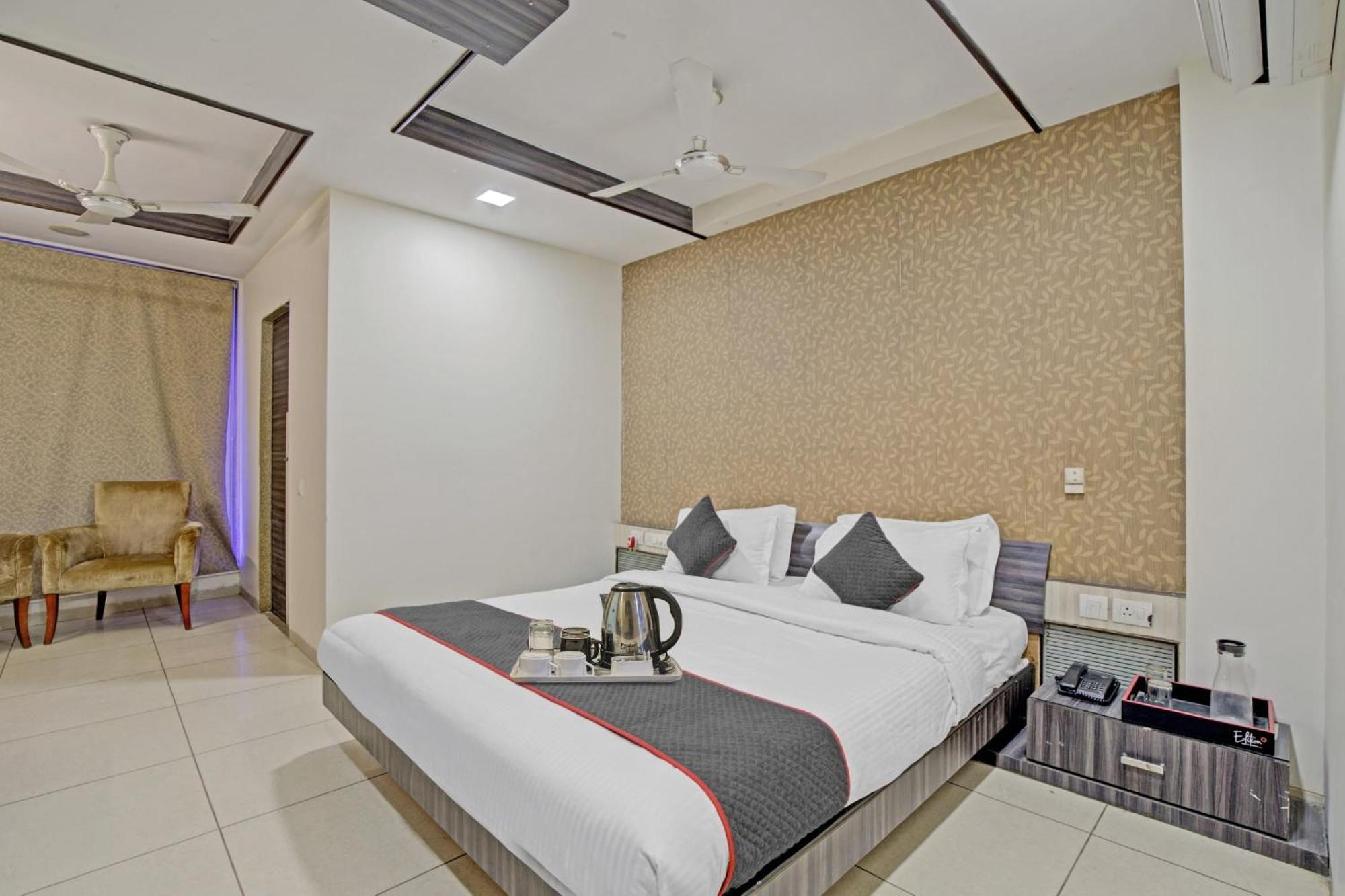 Hotel O The Kia Residency Hotel And Banquet Amhedabad Dış mekan fotoğraf