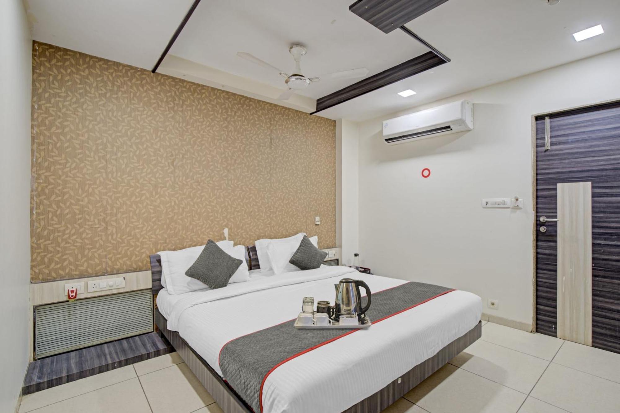 Hotel O The Kia Residency Hotel And Banquet Amhedabad Dış mekan fotoğraf