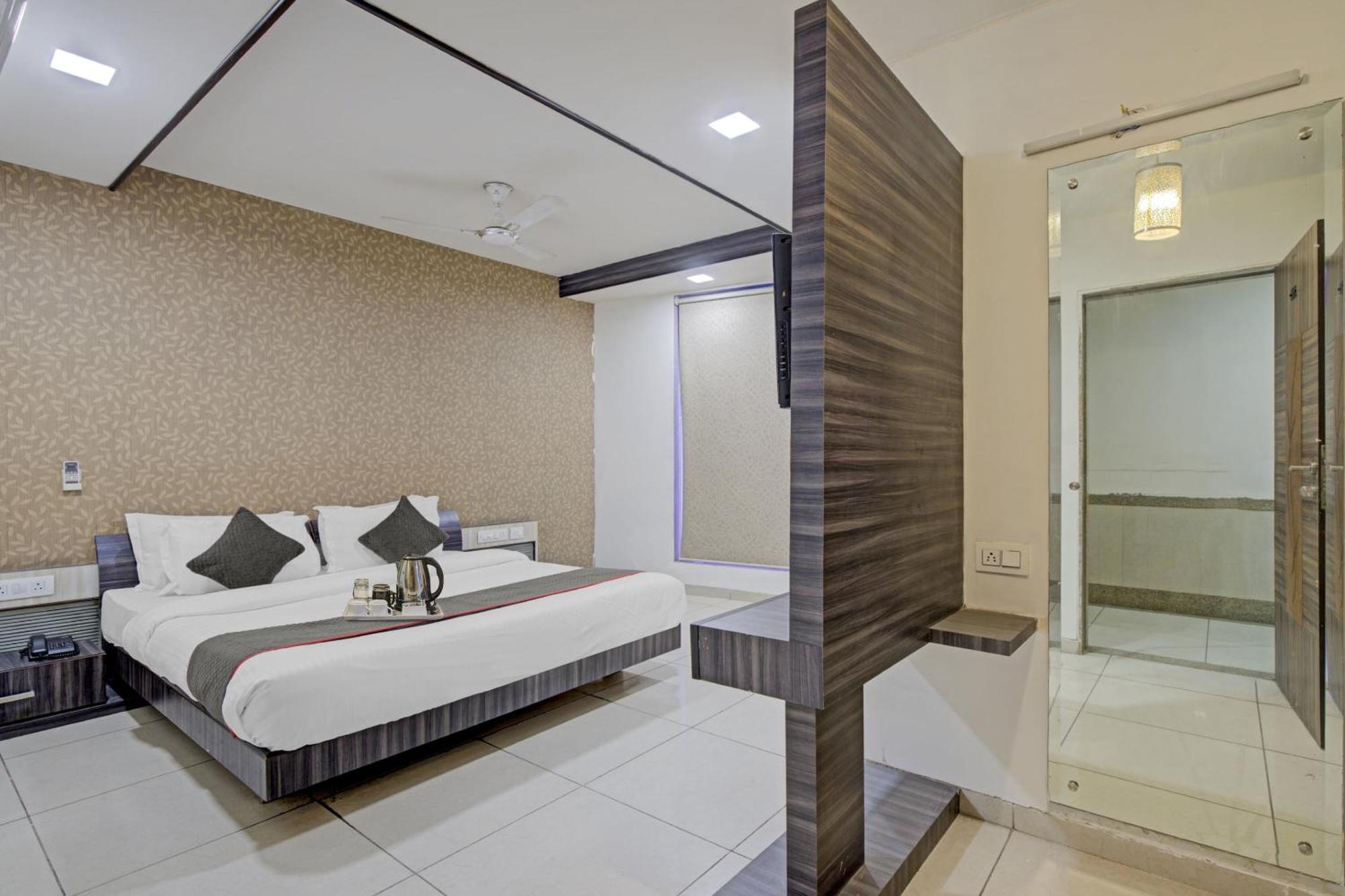 Hotel O The Kia Residency Hotel And Banquet Amhedabad Dış mekan fotoğraf