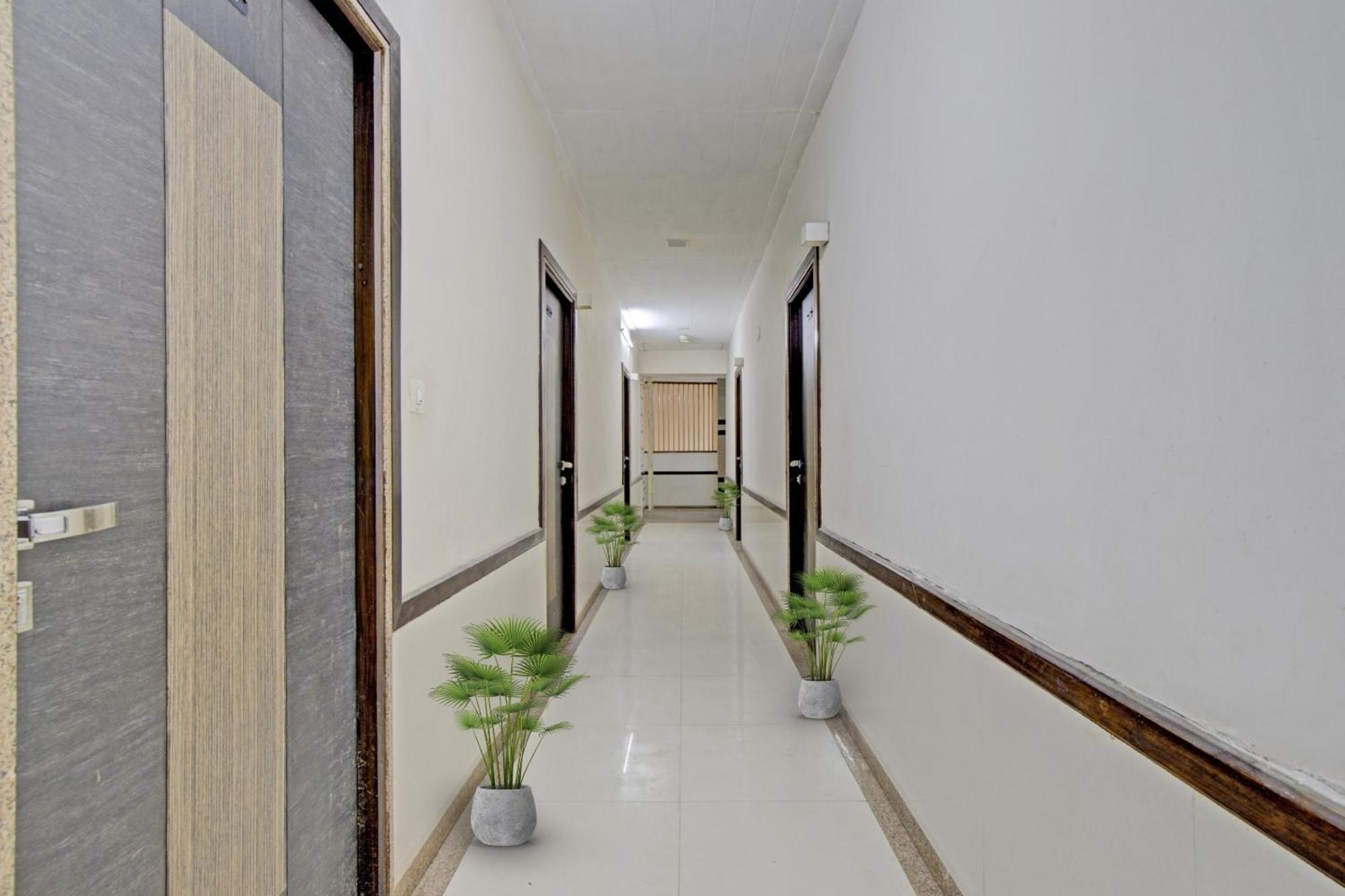 Hotel O The Kia Residency Hotel And Banquet Amhedabad Dış mekan fotoğraf